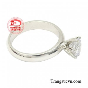 Khi đeo sản phẩm này phái đẹp có thể thỏa sức phối cùng nhiều kiểu trang phục và thu hút hơn.