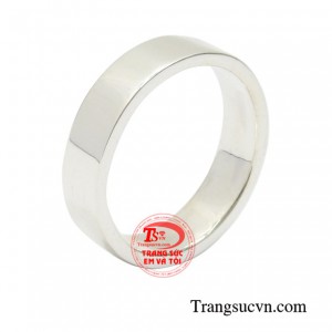 Nhẫn bạc trơn thiết kế đơn giản nhưng cũng không kém phần cá tính giúp phái mạnh thể hiện được phong cách bản thân