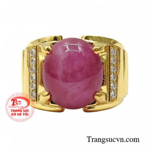 Chiếc nhẫn được những người thợ hoàn kim chế tác một cách tỉ mỉ, với điểm nhấn là viên ruby sao thiên nhiên.