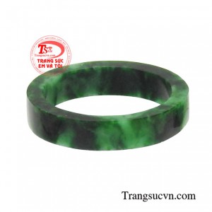 Cẩm thạch là loại đá quý hấp thụ tinh hoa của đất trời mang đến phẩm chất tao nhã, đẹp đẽ của ngọc.