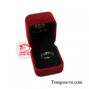 Nhẫn ngọc cẩm thạch thiên nhiên có giấy kiểm định đá quý uy tín.