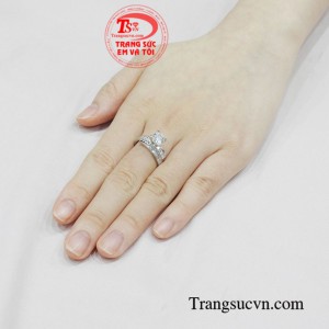 Nhẫn vàng trắng moissanite thời trang sang trọng cho phái đẹp