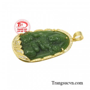 Sản phẩm cũng dễ dàng kết hợp cùng nhiều kiểu dây chuyền đẹp, sang trọng.