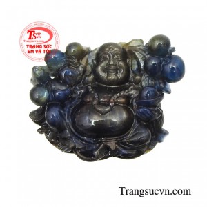 Phật di lặc sapphire thành công chạm khắc tinh xảo, sắc nét.