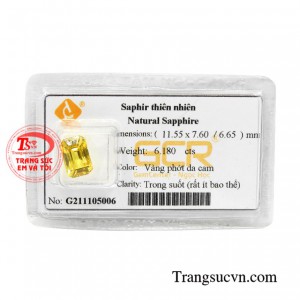 Sapphire vàng thiên nhiên chất lượng được chế tác tỉ mỉ giúp viên đá ấn tượng và thu hút hơn.