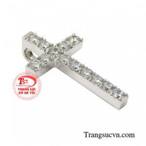 Sản phẩm khi kết hợp dây chuyền vàng trắng sẽ tôn lên nét hợp thời trang và sành điệu cho người đeo.