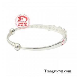 Vòng bạc trẻ em đáng yêu đẹp chất lượng.
