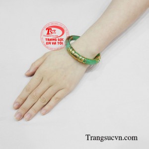 Vòng ngọc vàng cúc vạn thọ bền đẹp.