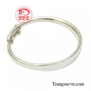 Các bậc phụ huynh có thể khắc tên, ngày sinh của con ghi ấn dấu mốc quan trọng trong cuộc đời của trẻ.