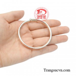 Vòng tay bạc chất lượng giao hàng tận nơi.