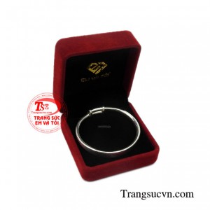 Vòng tay bạc trẻ em năng động