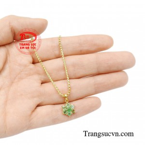 Vì vậy bộ dây chuyền emerald được phái đẹp yêu thích vừa mang lại sự quý phái, thời trang vừa có ý nghĩa phong thủy