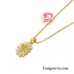 Bộ dây chuyền nữ đài các thích hợp với nhiều kiểu trang phục từ thường ngày đến các bữa tiệc sa hoa đẳng cấp.