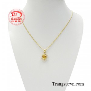 Bộ dây chuyền nữ sắc sảo được xem là biểu tượng của sự thông thái giống như ánh sáng mặt trời. 