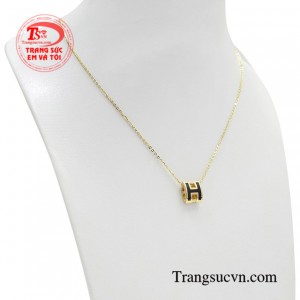 Đây cũng là món quà đầy xinh xắn và hợp thời trang để dành tặng cho người con gái thân thương.