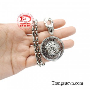 Bộ mặt dây nam cá tính mạnh mẽ.