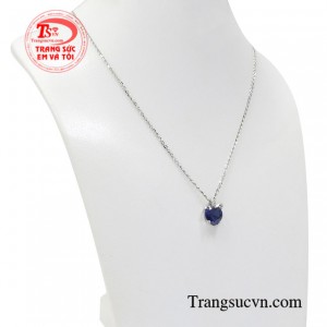 Sản phẩm giúp tôn lên nét đẹp thanh lịch và sang trọng cho người đeo là món trang sức được nhiều khách hàng ưa chuộng.