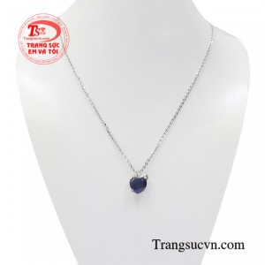 Bộ mặt trái tim vàng trắng thiết kế tinh xảo tạo nên một sản phẩm bắt mắt và hợp thời trang.