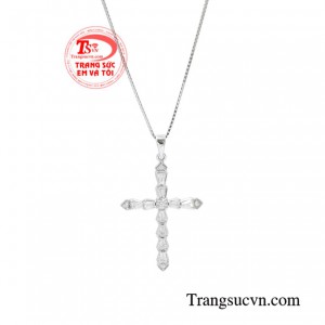 Bộ mặt dây chuyền thánh giá chất lượng sẽ là sự lựa chọn hoàn hảo khi kết hợp cùng những bộ đồ thanh lịch và sang trọng.