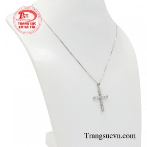 Bộ sản phẩm này sẽ giúp cho phái đẹp trở nên ấn tượng và nổi bật hơn trước đám đông.