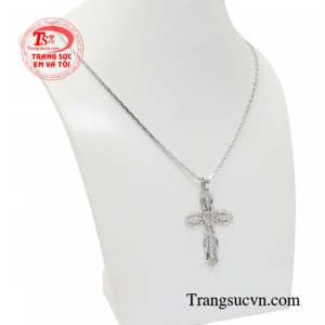 Đeo bộ sản phẩm này không chỉ mang đến vẻ thời trang mà còn là đại diện đức tin, lòng thành của mỗi người với chúa Giê-su đáng kính.
