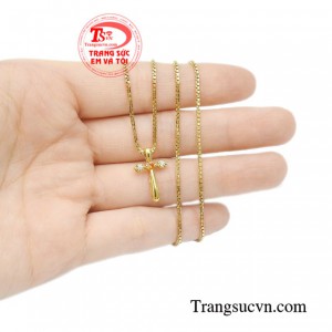 Bộ thánh giá vàng sapphire nhỏ xinh tinh tế.