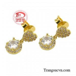 Mỗi một đôi hoa tai khác nhau luôn đẹp theo một cách riêng của chính nó cũng giống như vẻ đẹp của người phụ nữ không gì có thể sánh bằng.