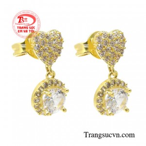 Hoa tai vàng là món trang sức phụ kiện đem đến cho phái nữ vẻ đẹp đầy ấn tượng và thu hút.