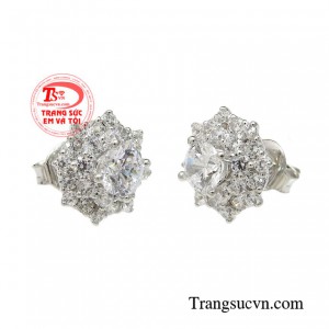 Sản phẩm luôn được các cô nàng lựa chọn tôn lên sự thanh lịch, dịu dàng và nữ tính cho bản thân. 