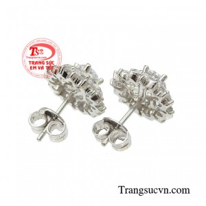 Đôi hoa tai vàng trắng cao cấp, chất lượng, là món quà tặng tuyệt vời cho người bạn yêu thương.