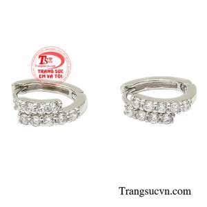 Sản phẩm sẽ giúp các cô gái mang đến một hình ảnh từ một cô gái mạnh mẽ, quyết đoán nhưng vẫn giữ được nét nữ tính.