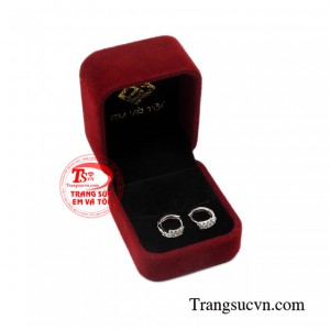 Bông tai vàng trắng thời trang tinh tế.