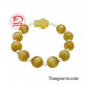 Chuỗi mân côi thường dùng để cầu nguyện hoặc được coi là vật đem đến bình an, may mắn cho người sử dụng.