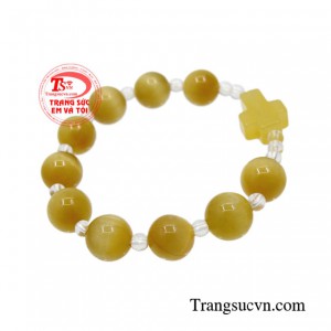 Sản phẩm có thể kết hợp với nhiều kiểu trang phục, độ tuổi khác nhau. 