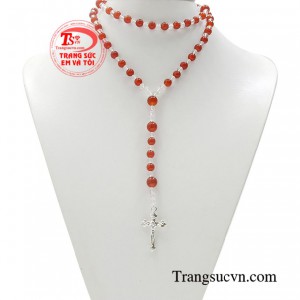 Chuỗi tràng hạt cầu nguyện được chế tác từ đá mã não đỏ thiên nhiên.