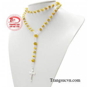 Người theo đạo công giáo tin rằng khi cầu nguyện cùng lần chuỗi tràng hạt sẽ được đức mẹ phù trợ đặc biệt và ban nhiều đặc ân. 