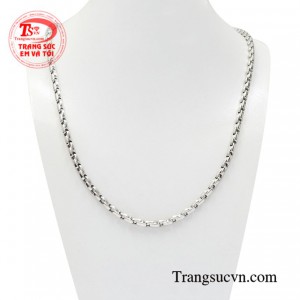 Dây chuyền nam vàng trắng sang trọng kiểu dáng lịch lãm được nhập khẩu từ Italy.