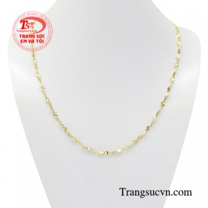 Dây chuyền nữ thanh tú được những người thợ tài hoa chế tác bằng cả tâm huyết mang tới sản phẩm hoàn hảo cho phái đẹp.