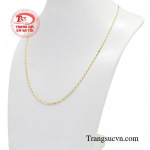 Chiếc dây chuyền vàng này sẽ là sự lựa chọn hoàn hảo để làm quà tặng dành cho người con gái của bạn.