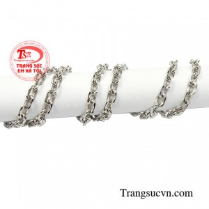 Vì vậy việc lựa chọn mẫu dây chuyền phù hợp với cá tính cũng rất quan trọng trong việc tạo nên hình ảnh một quý ông lịch lãm, bản lĩnh.