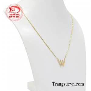 Mỗi một người phụ nữ có 3 điều giúp cho họ tạo ấn tượng với người đối diện đó là: màu son thật quyến rũ, món trang sức sang trọng và mùi hương gây thương nhớ.