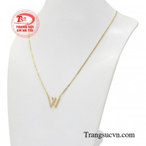 Việc lựa chọn được những sản phẩm phù hợp và tôn lên được cá tính luôn là vấn đề đau đầu của phái đẹp.