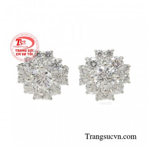 Hoa tai đính đá phong cách vàng trắng 18k đính đá độc đáo, tinh xảo. 