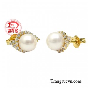 Không chỉ là biểu tượng của sắc đẹp mà còn là mang lại nhiều vận may trong phong thủy giúp người đeo thêm nhiều tài lộc và cát khí.