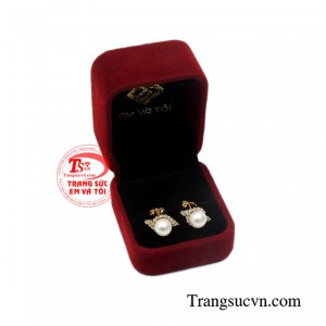 Hoa tai ngọc trai ấn tượng tinh tế.