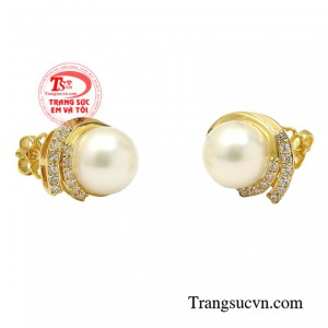 Sản phẩm được nhiều phái đẹp yêu thích là do nó vừa mang sự nhẹ nhàng, thanh nhã, nữ tính vừa mang nét mạnh mẽ, kiêu kỳ.