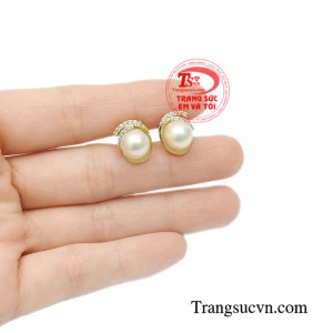 Hoa tai ngọc trai thanh tú bảo hành chu đáo.