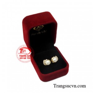 Hoa tai ngọc trai thanh tú đảm bảo uy tín.