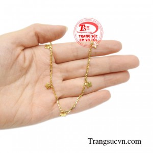 Đây cũng sẽ là món quà tặng giúp gắn chặt tình yêu đôi lứa, mang đến nhiều niềm vui và hạnh phúc cho cô gái của bạn.