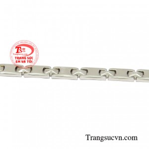 Hãy sở hữu cho mình một chiếc lắc tay vàng toát lên sự giàu sang và phẩm chất đáng có của một quý ông đầy bản lĩnh.